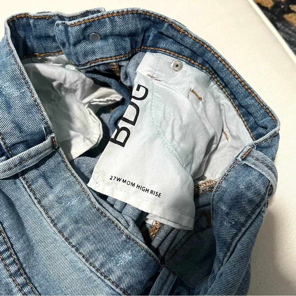 Urban Outfitters BDG High Rise Distressed Mom Jeans Size 27W - Picture 6 of 7